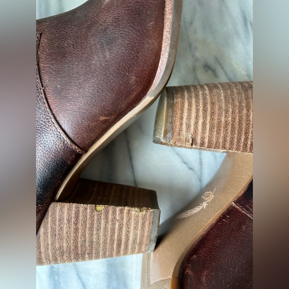 UGG Australia Mackie Boots - Picture 6 of 8
